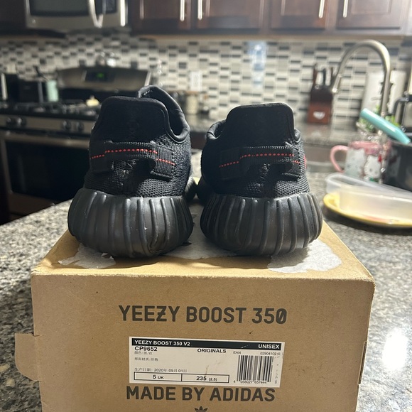 Yeezy boost 350 V2 “Bred” - Picture 2 of 7
